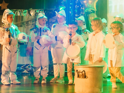 2025/05 Autorski spektakl teatralny pt. Nie z tej Ziemi...