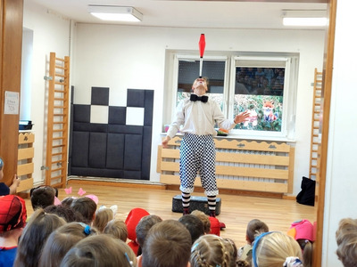 2025/11 Dzień Postaci z bajek - spotkanie z Klaunem